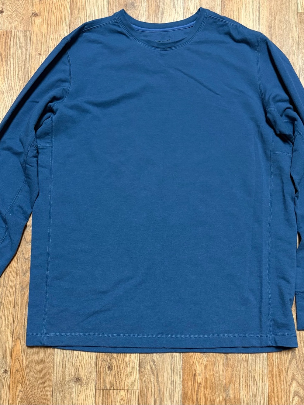 The North Face Men's Long-Sleeve Crewneck Shirt - Navy Blue